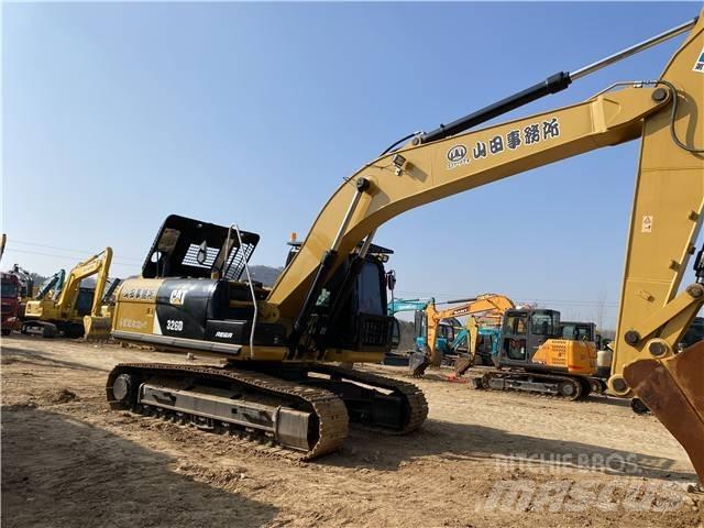 CAT 326D Bagri goseničarji