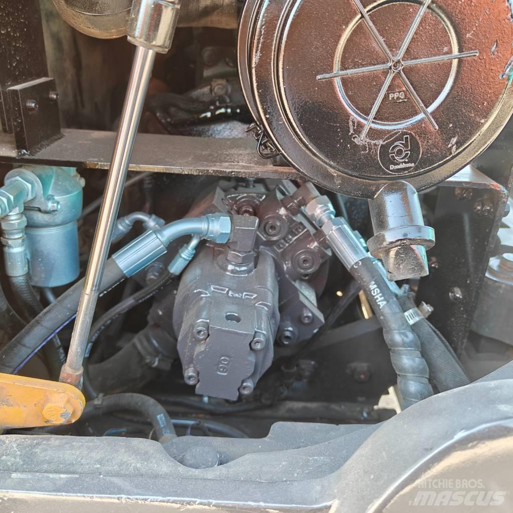 Volvo 60 Bagri goseničarji