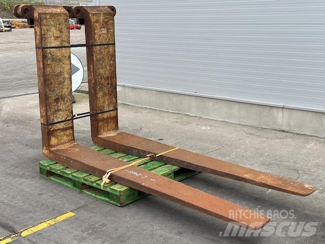 CAT 25-30 ton /988 Vilice