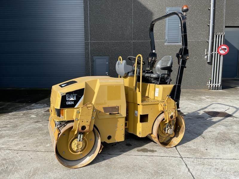 CAT CB 24 Dvojni valjarji
