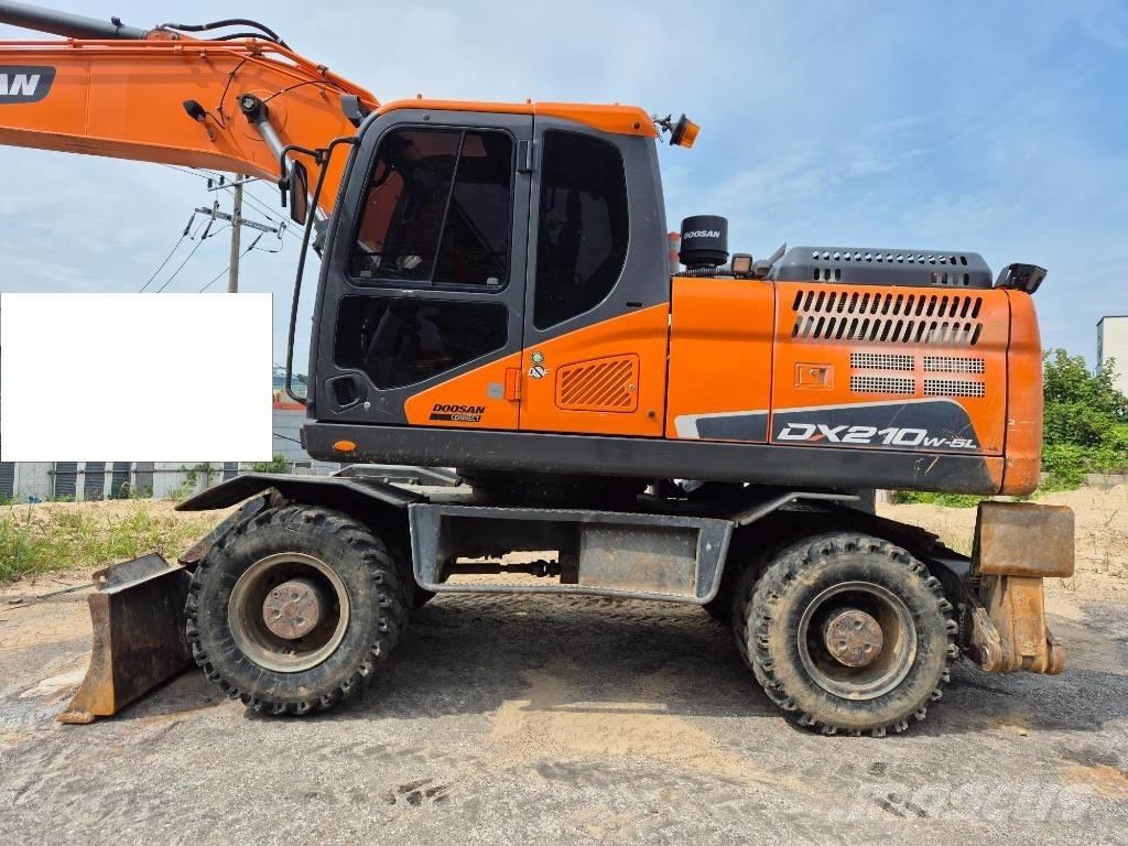 Doosan DX 210 W Bagri na kolesih