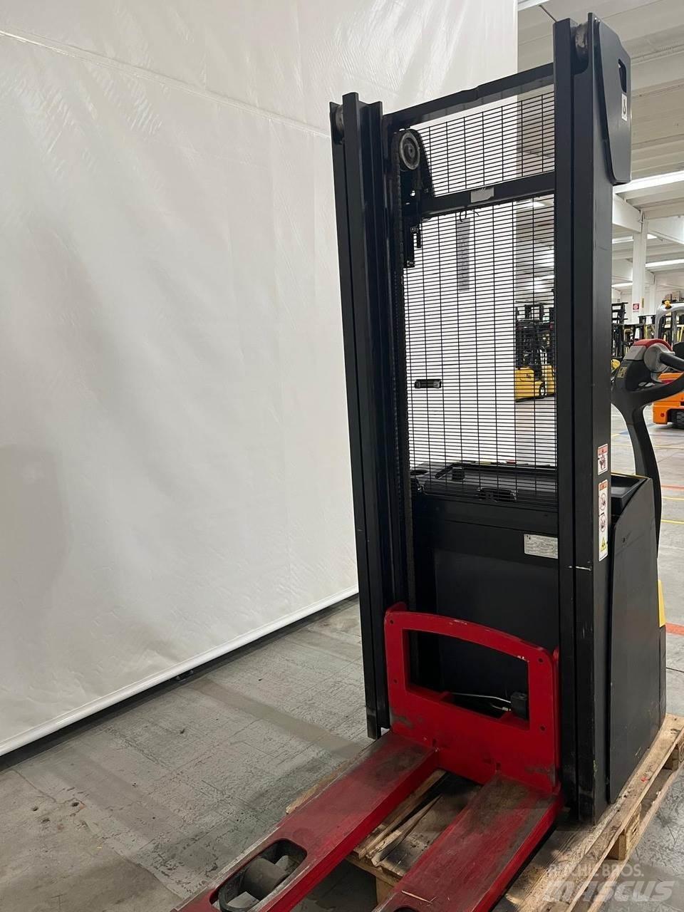 Hyster S1.2 Ročni električni viličar