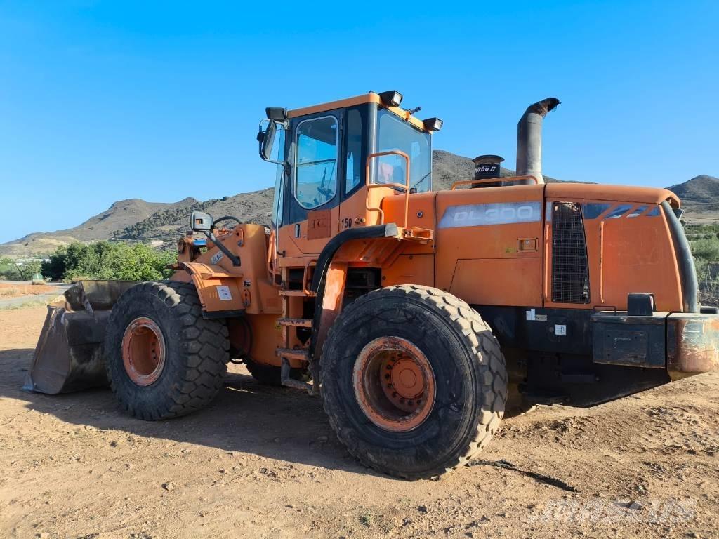 Doosan DL 300 Kolesni nakladalci