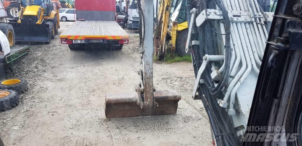 Takeuchi TB180 Drugi priključki za nakladanje in kopanje