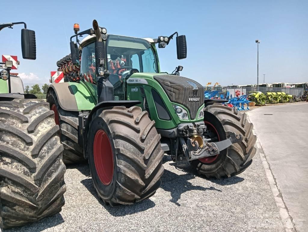 Fendt 718 Vario Traktorji