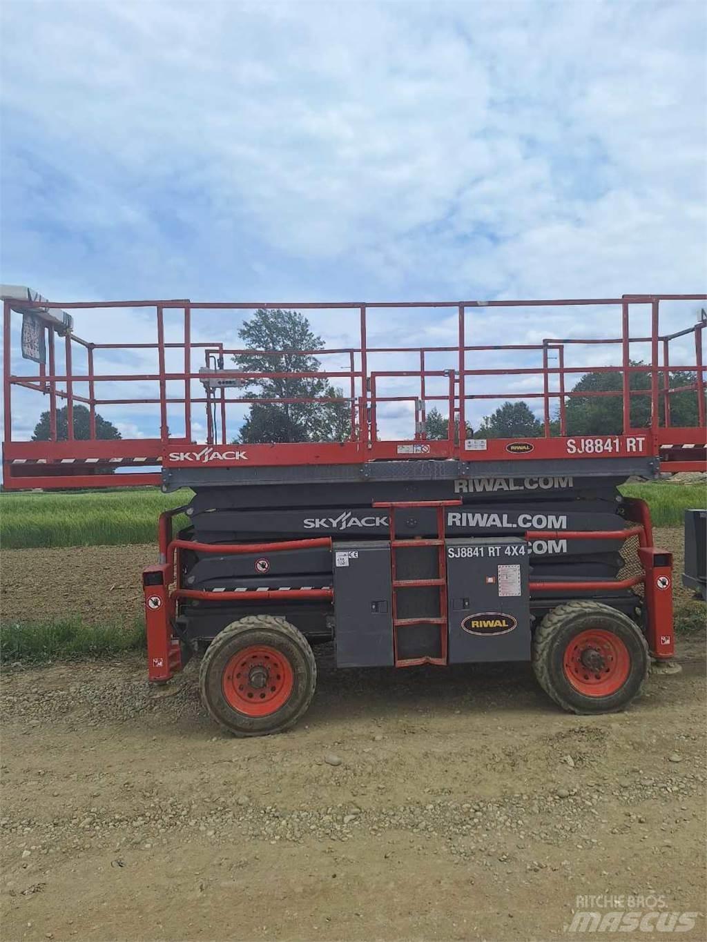 SkyJack 8841RT Škarjaste dvižne ploščadi