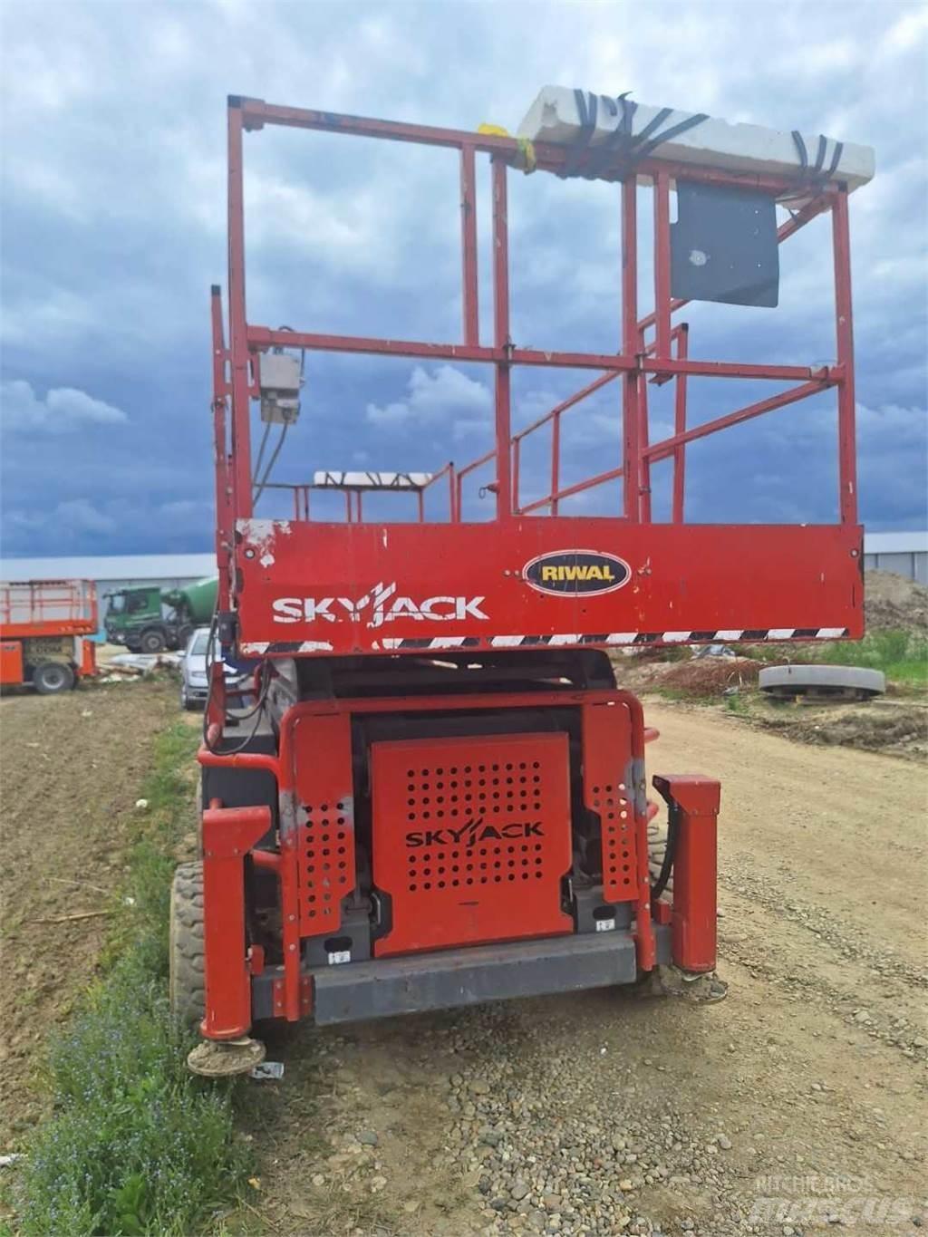 SkyJack 8841RT Škarjaste dvižne ploščadi