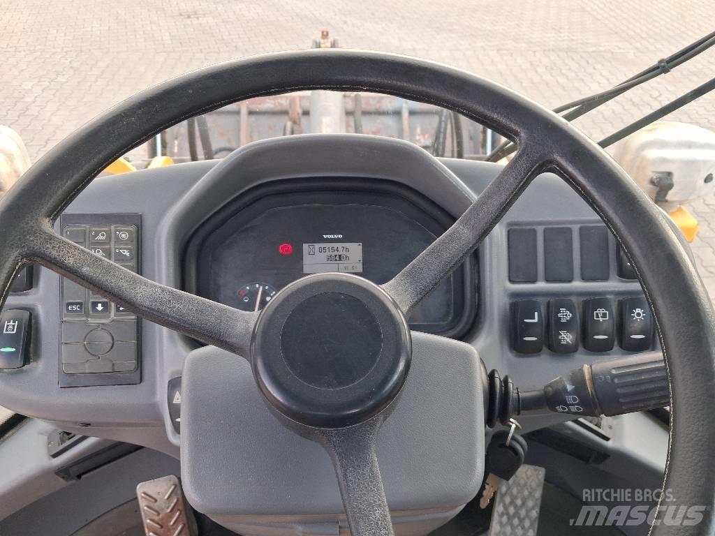 Volvo L 30 G Kolesni nakladalci
