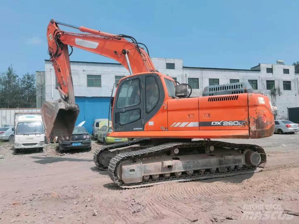 Doosan DX 260 Bagri goseničarji