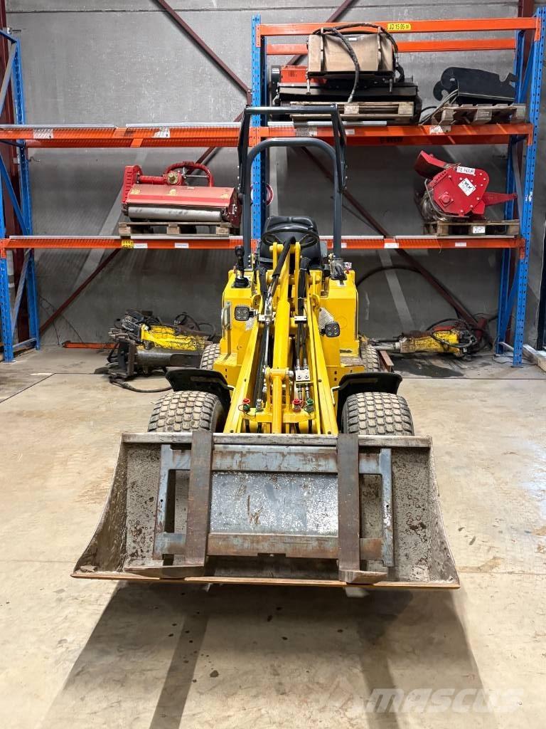 Knikmops KM 130 Kolesni nakladalci