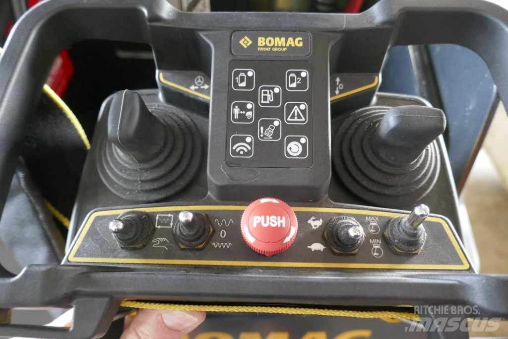 Bomag BMP 8500 Valjarji za travo