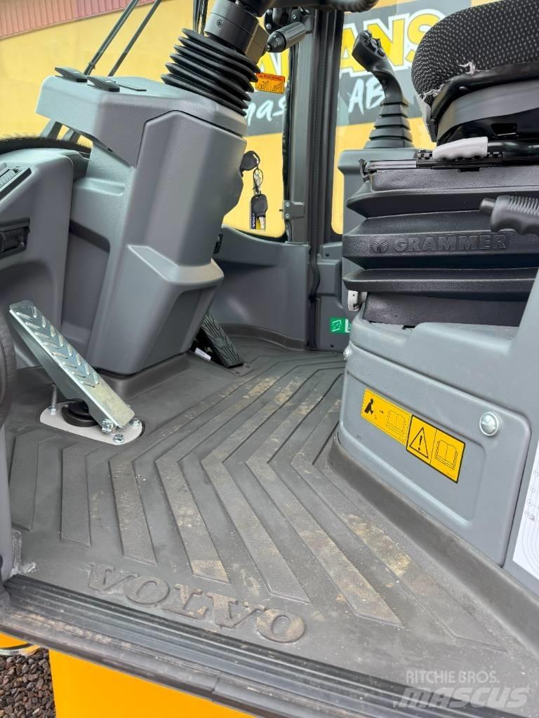 Volvo L 30 HS Kolesni nakladalci