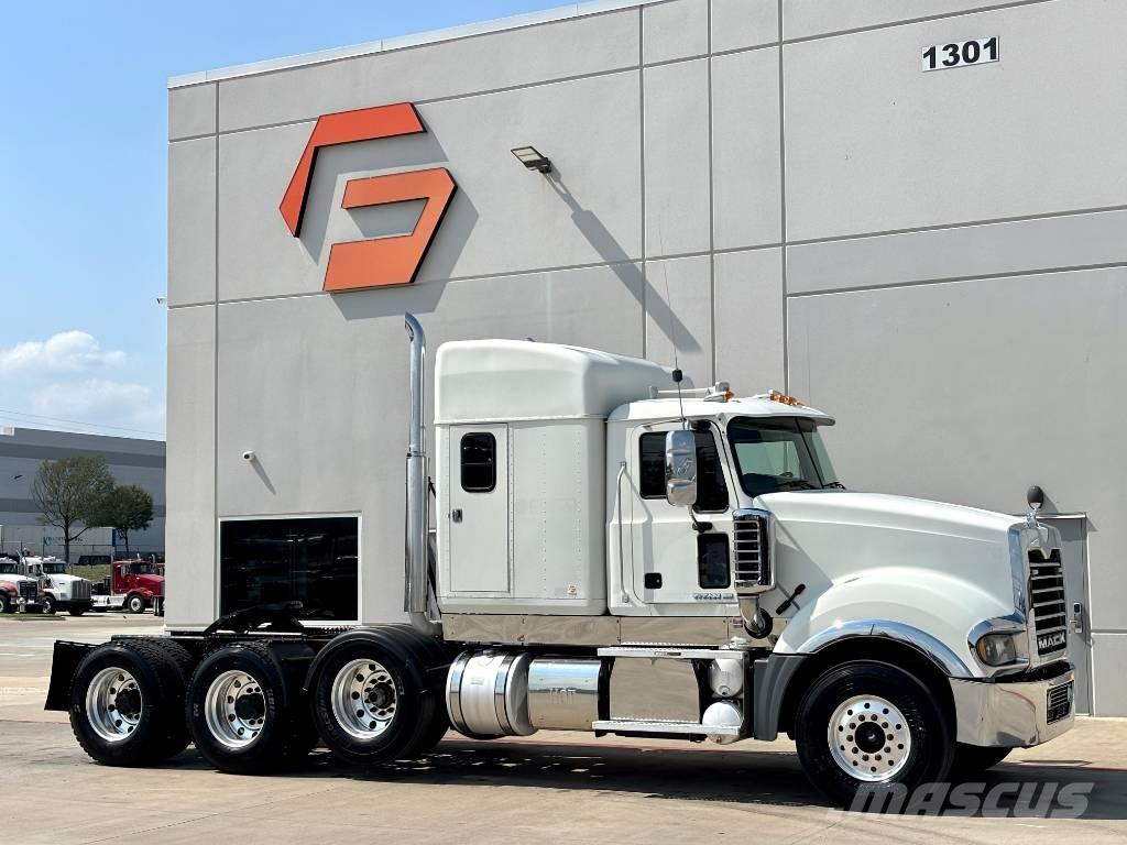Mack Titan TD 713 Vlačilci