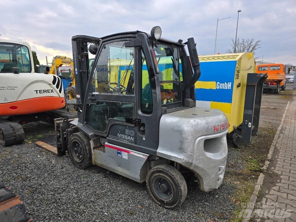 Nissan 30 YG1D2A30Q Dizelski viličarji