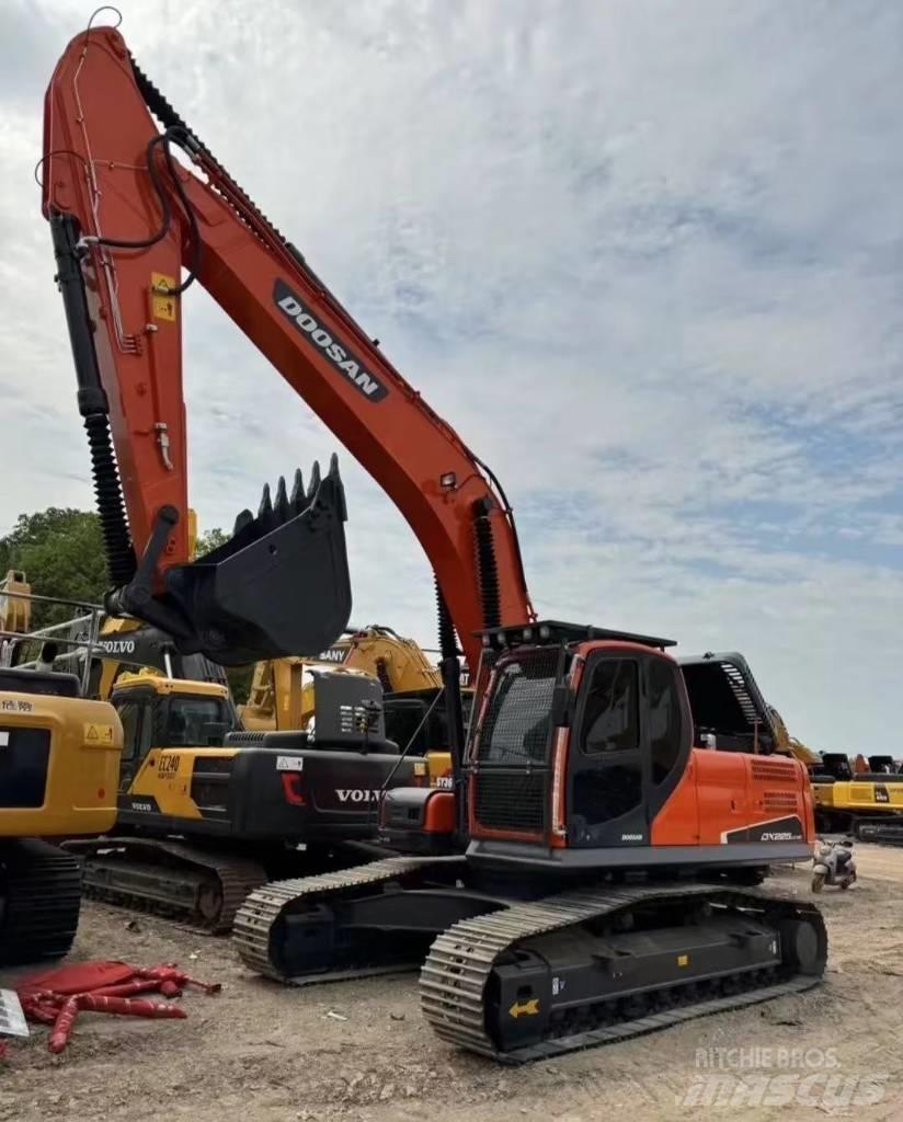 Doosan DX 225 Bagri goseničarji