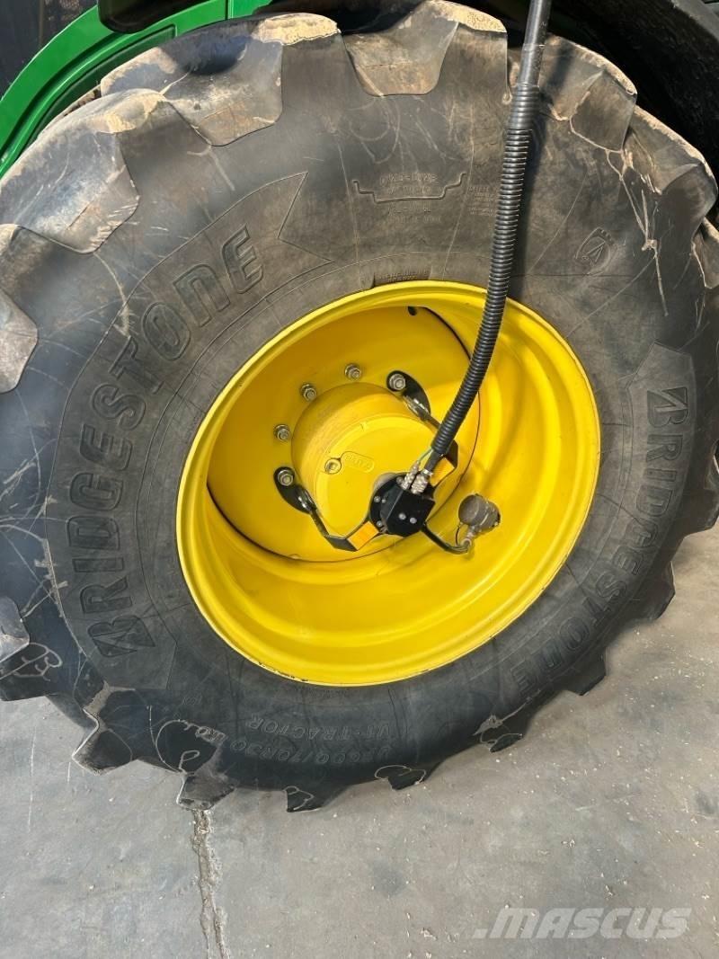 John Deere 6250R Traktorji