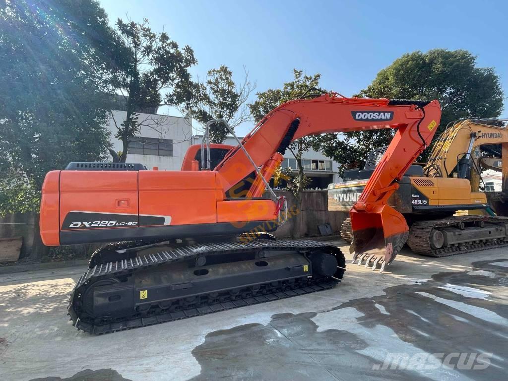 Doosan DX 225 LC Bagri goseničarji