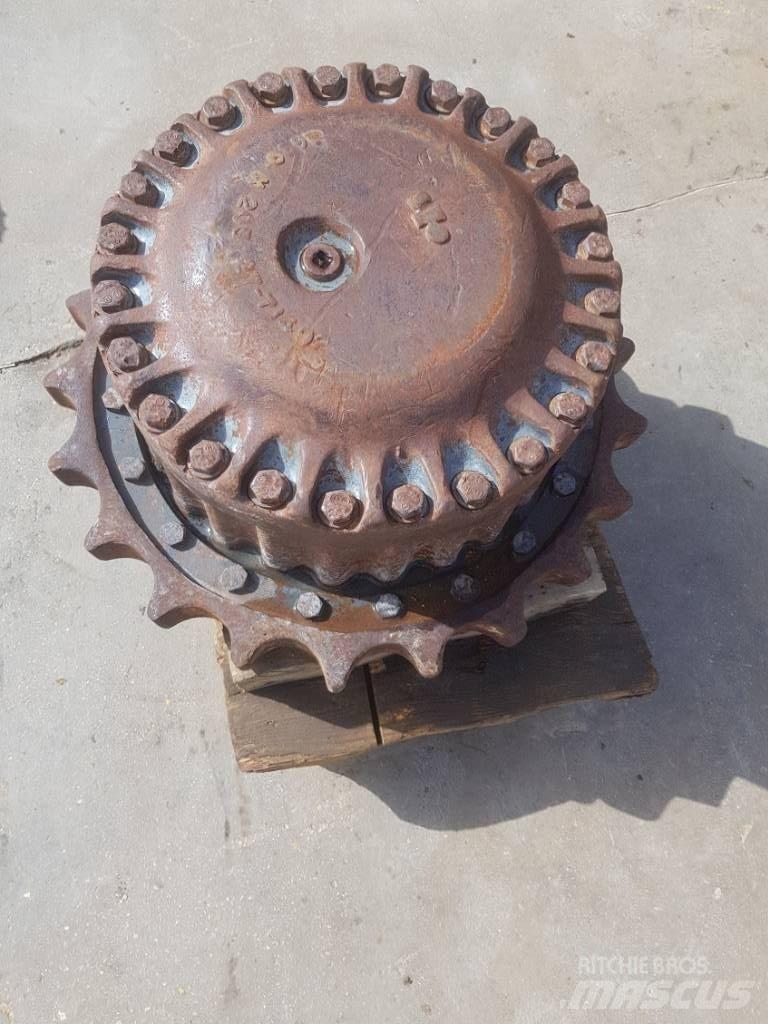 Komatsu PC210-3 Gosenice