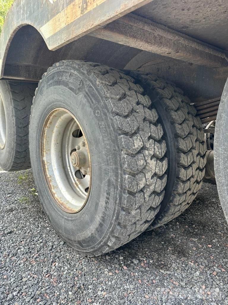 Sisu E11 Tovornjaki za prevoz gozdnih strojev