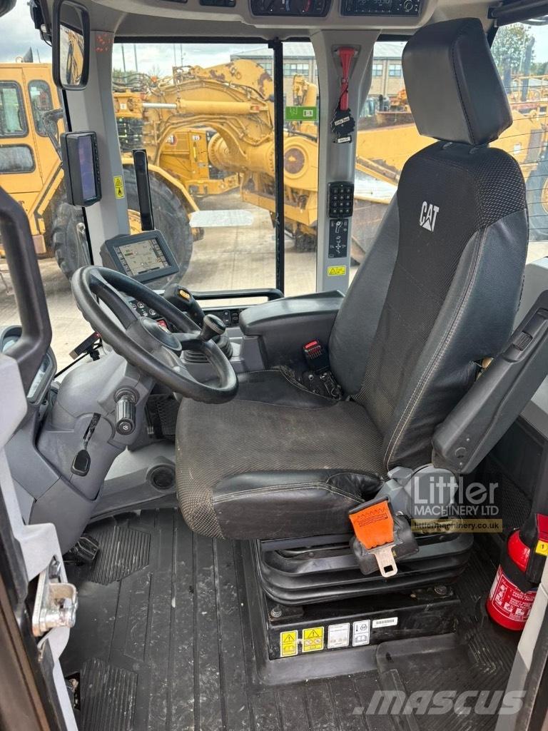 CAT 926 M Kolesni nakladalci