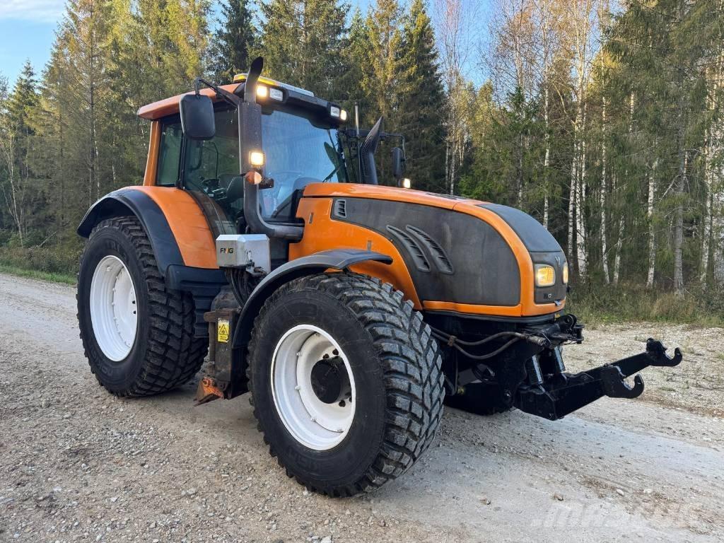 Valtra T 202 Versu Traktorji
