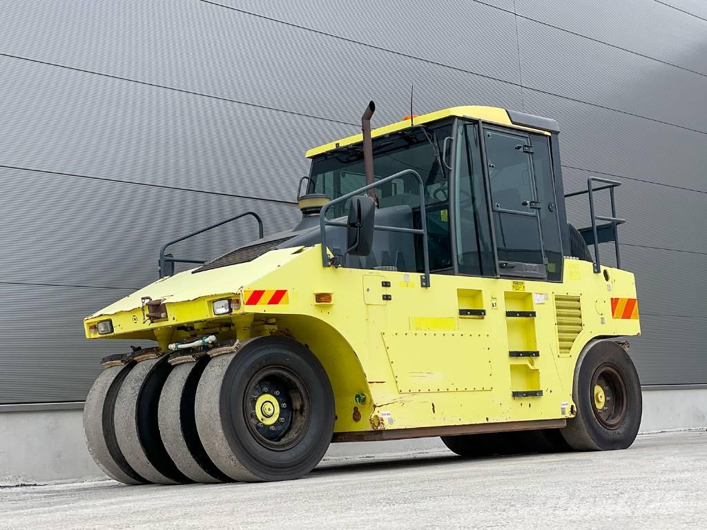 Ammann AP 240 Kolesni valjarji s pnevmatikami