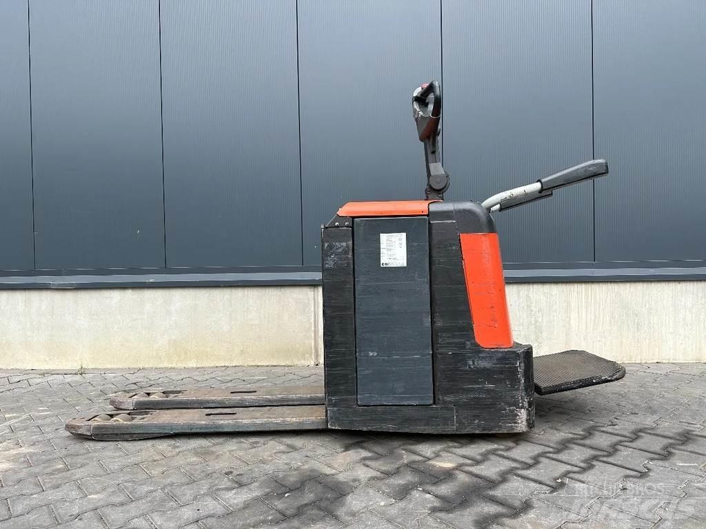 BT LPE240/M Ročni električni viličar