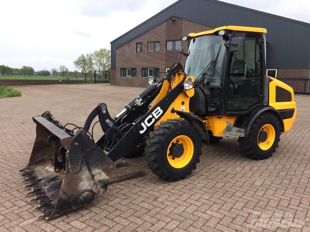 JCB 406 Kolesni nakladalci