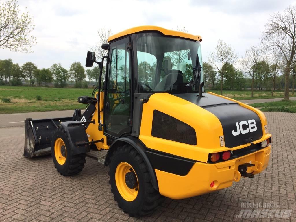JCB 406 Kolesni nakladalci