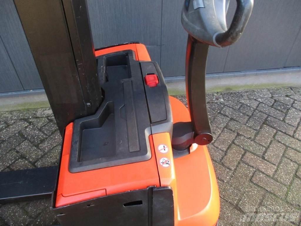 BT SWE 080L Ročni električni viličar