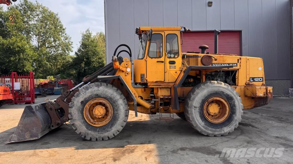 Volvo L 120 Kolesni nakladalci