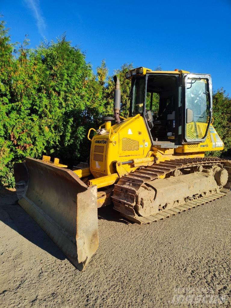 Komatsu D 51 Buldožerji goseničarji