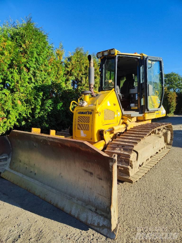 Komatsu D 51 Buldožerji goseničarji