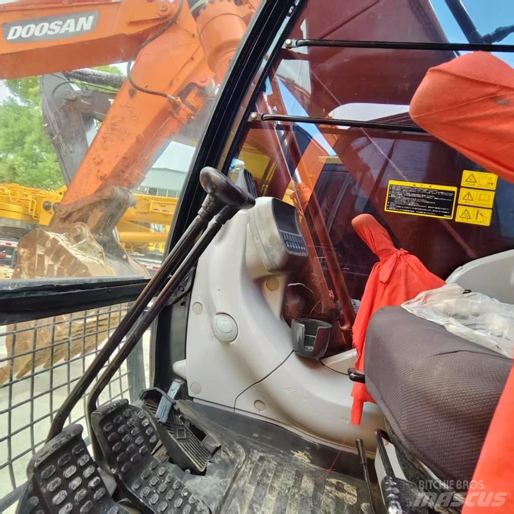 Hitachi ZX 210 Bagri goseničarji