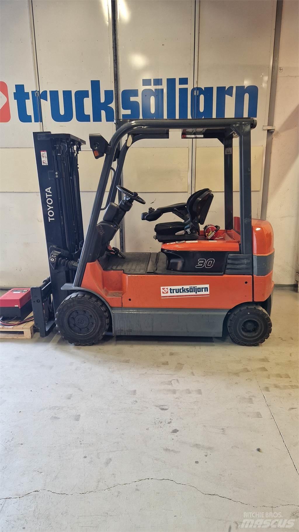 Toyota 7FBMF30 Električni viličarji
