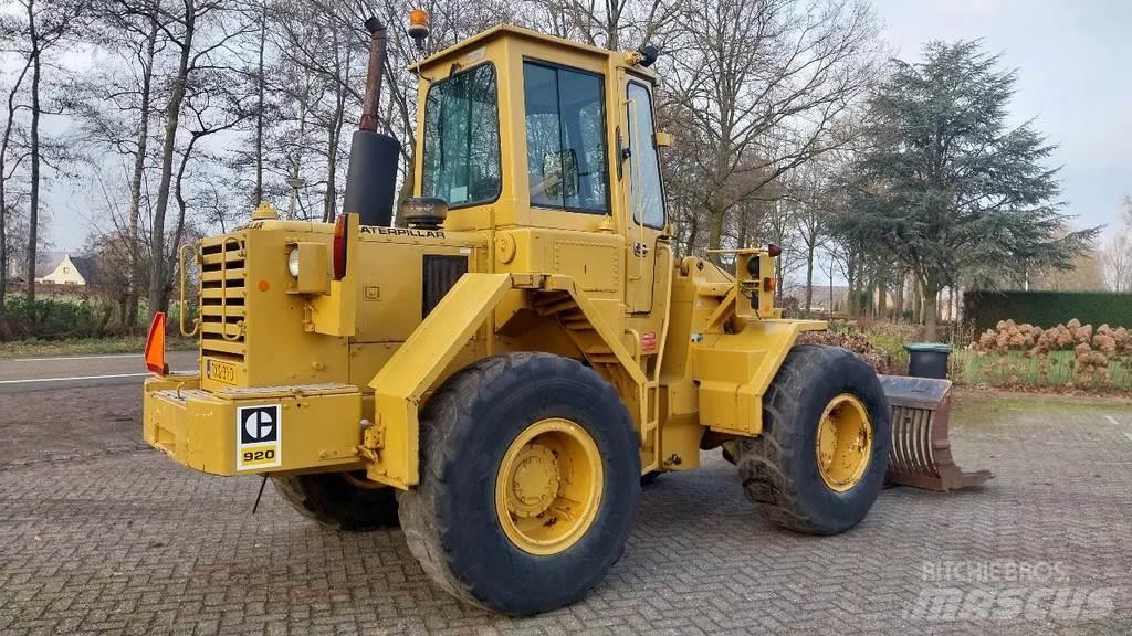 CAT 920 Kolesni nakladalci