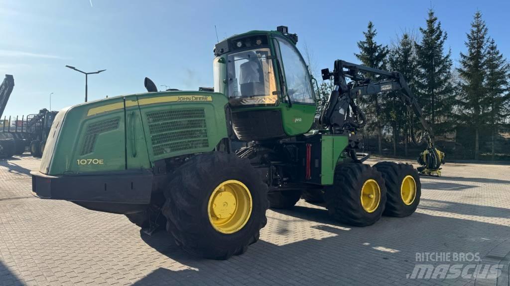 John Deere 1070 E Harvesterji