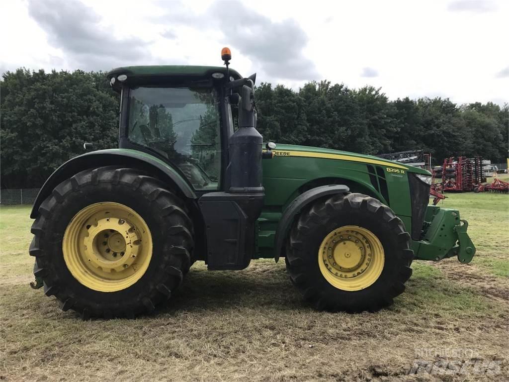 John Deere 8295R Traktorji