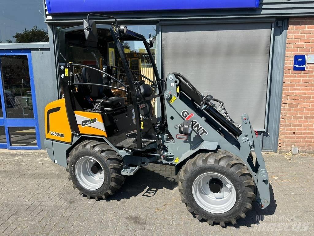 GiANT G 2500 HD Večnamenski nakladalci