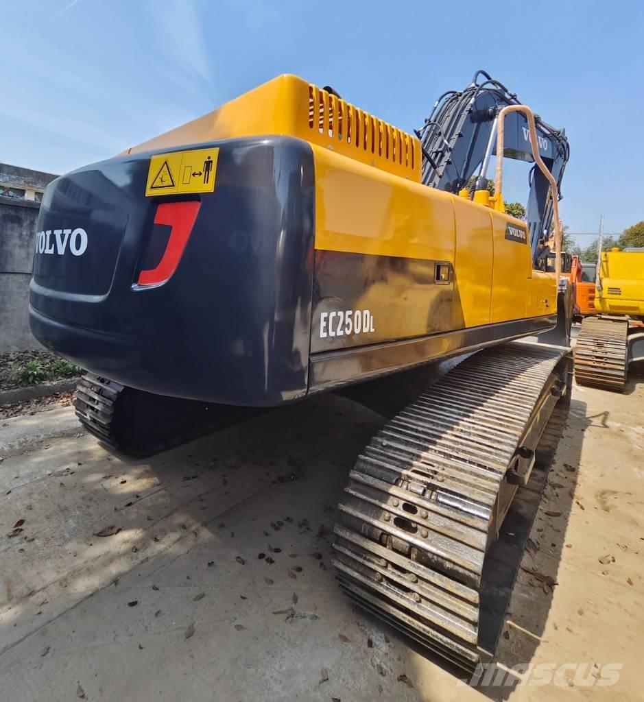 Volvo EC 250 D L Bagri goseničarji
