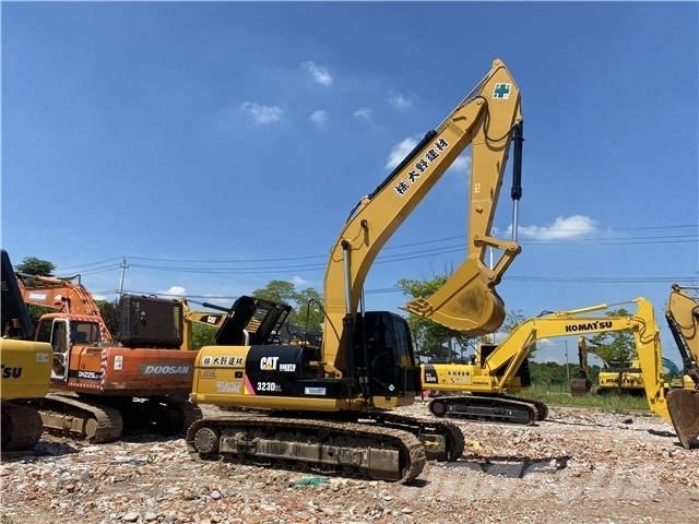 CAT 323D Bagri goseničarji