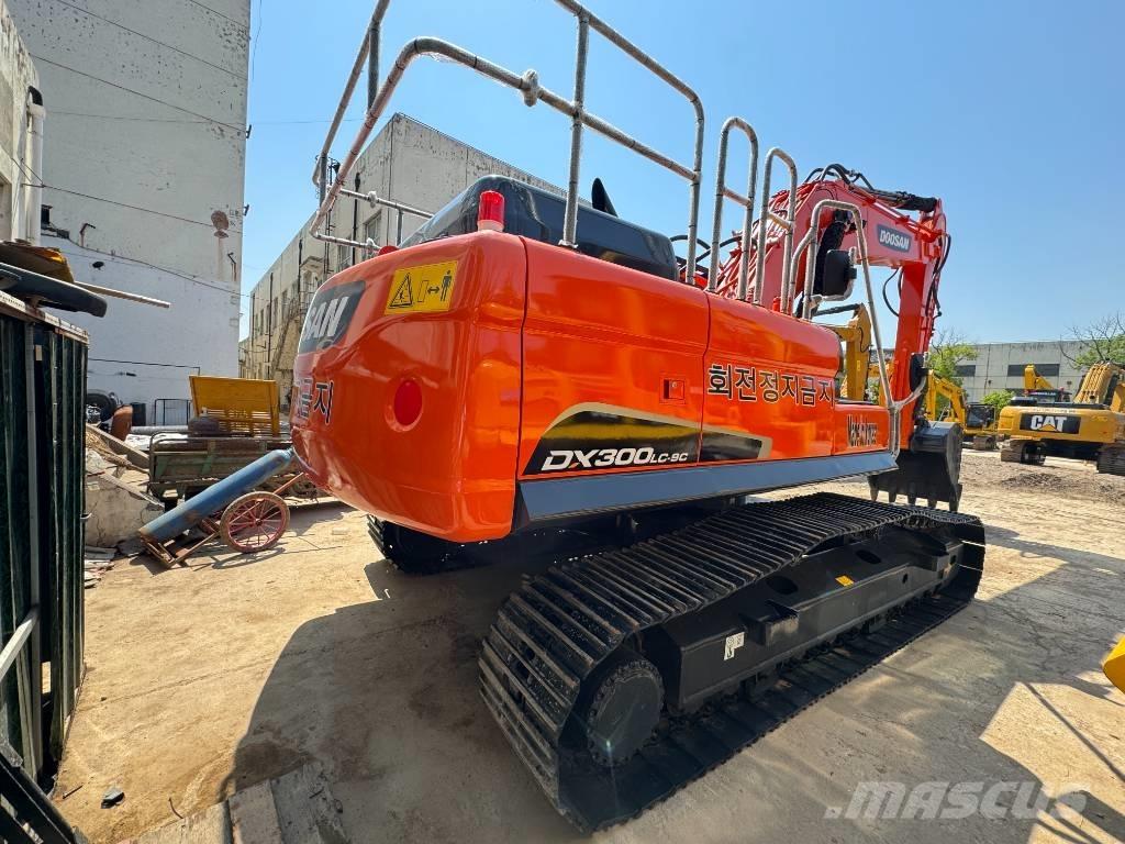 Doosan DX 300 LC-9S Bagri goseničarji