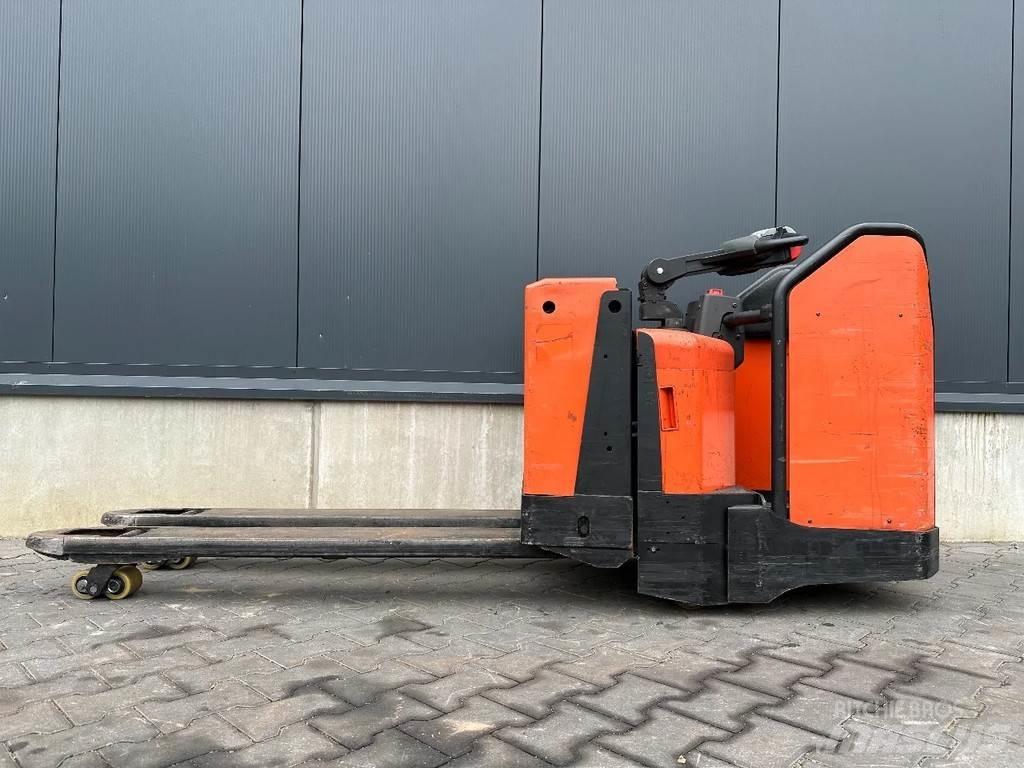 BT LPE200/8 Ročni električni viličar