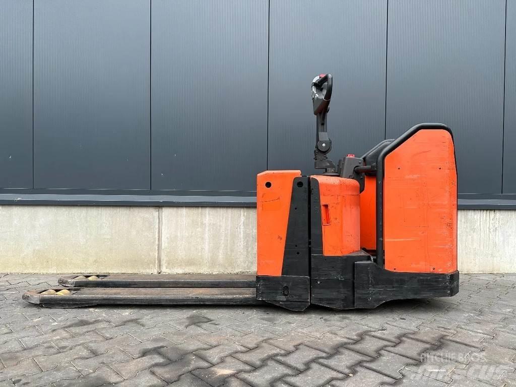 BT LPE200/8 Ročni električni viličar