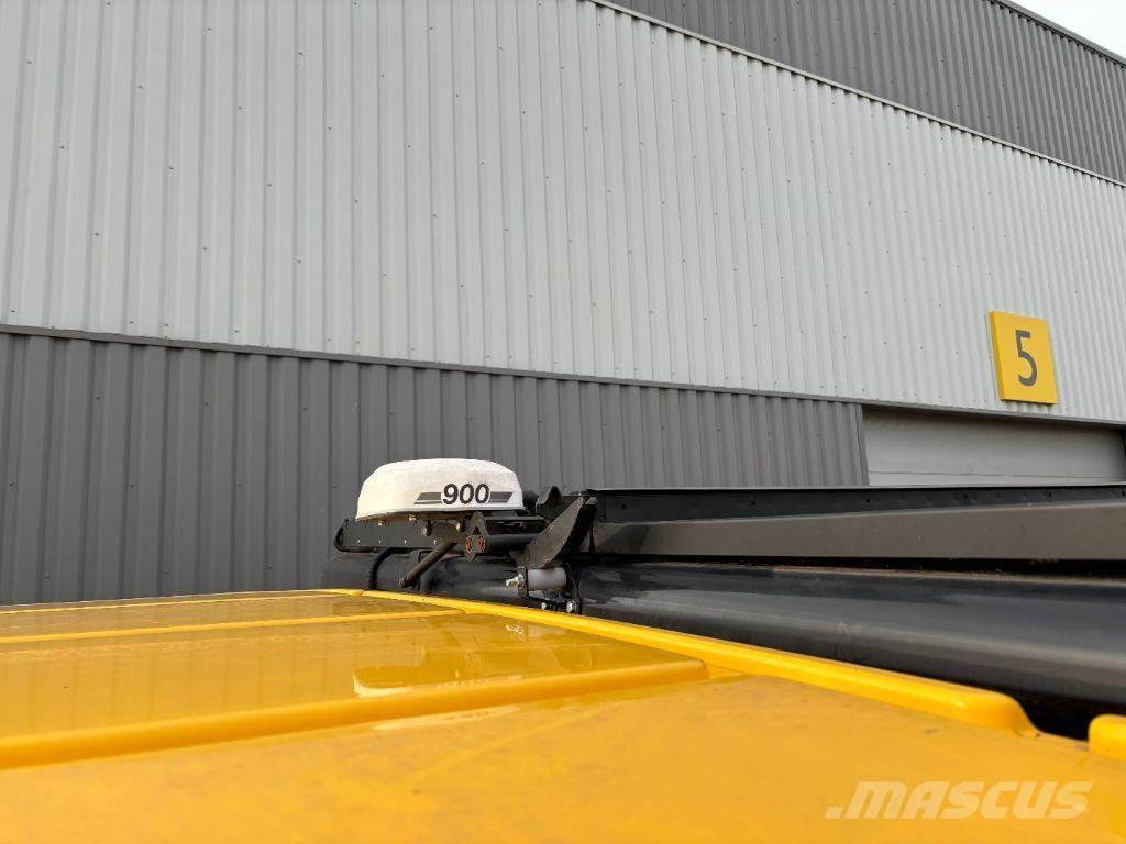 New Holland CH7.70 Combine harvesters