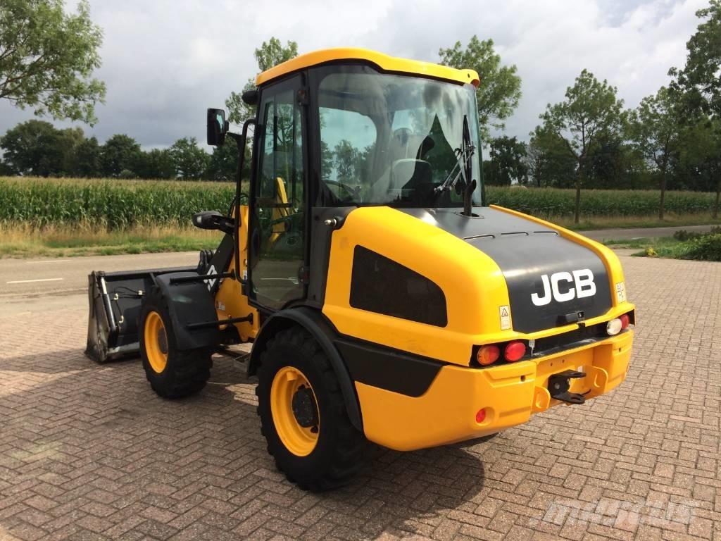 JCB 406 Kolesni nakladalci