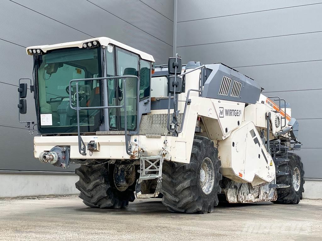 Wirtgen WR 240I Stroji za recikliranje asfalta