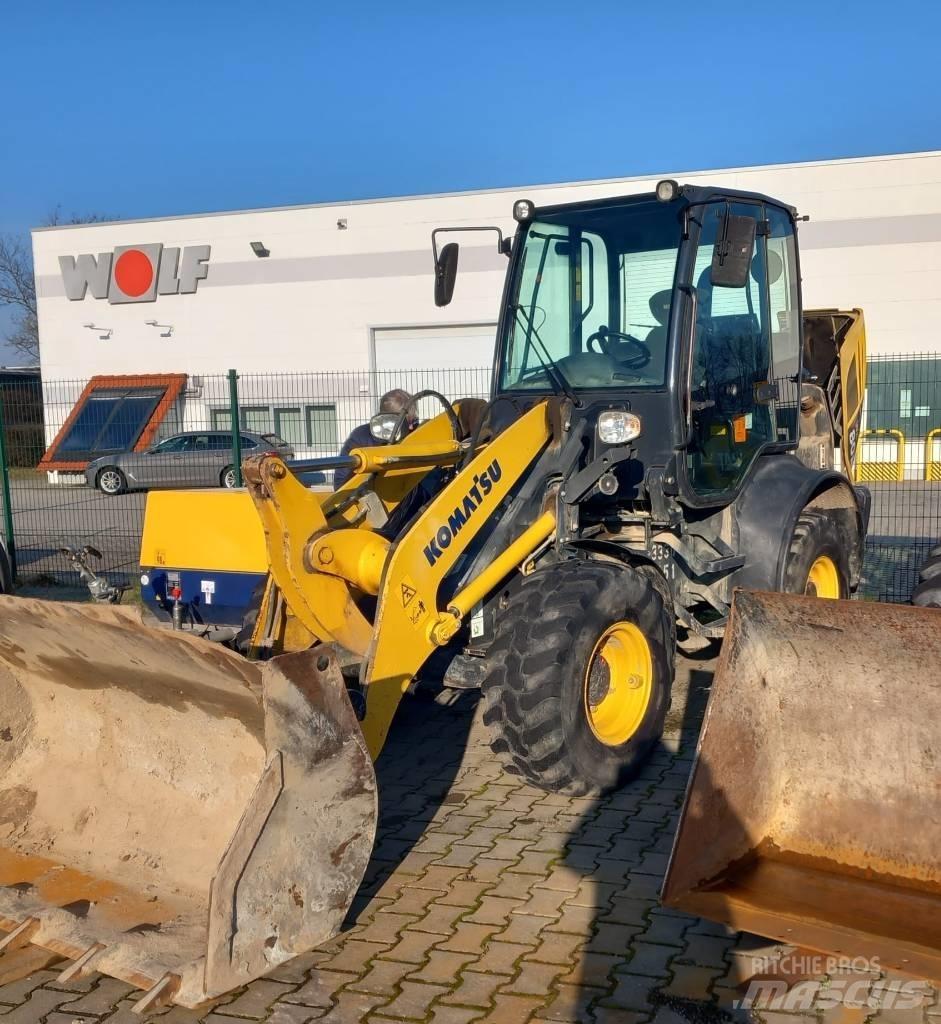 Komatsu WA80M-7 Kolesni nakladalci