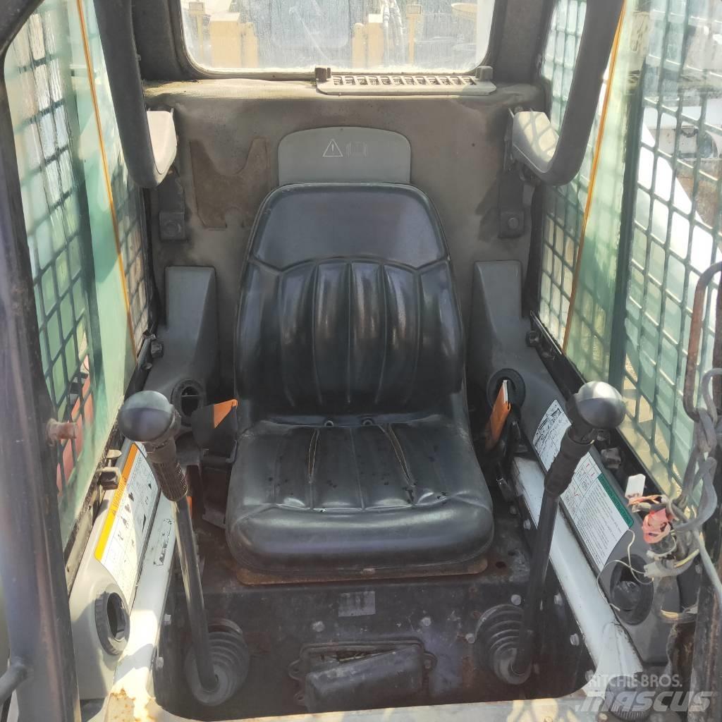 Bobcat S300 Skid steer mini nakladalci