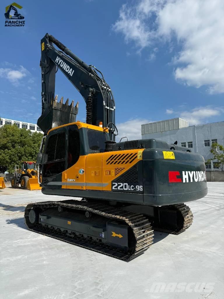 Hyundai 220 Midi bagri 7t – 12t